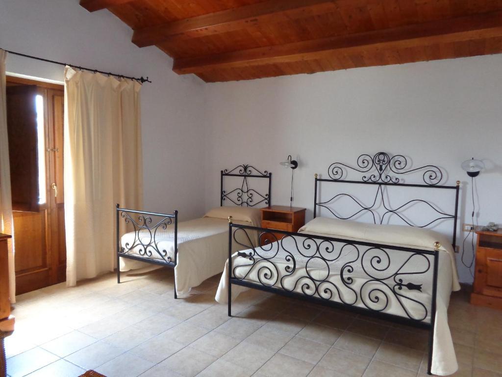 Hotel Su Baione Abbasanta Habitación foto